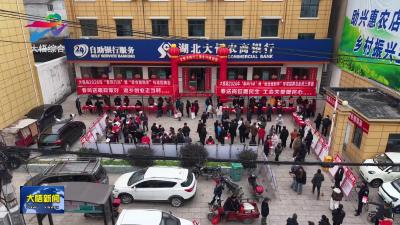 全县春风行动暨就业援助季活动走进三里城镇