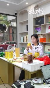 大悟助农直播间，每周一、三、五下午3点至五点，更多大悟好物等你来!