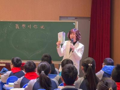 省人大代表韦莉：以笔连心，倾听最真实的声音