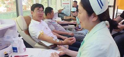 云梦城关镇干部职工无偿献血致敬“五一”国际劳动节