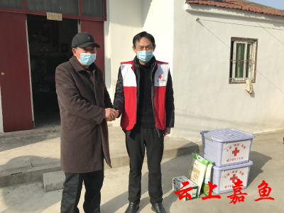 【新春走基层】嘉鱼县红十字会赴簰洲湾镇走访慰问困难群众