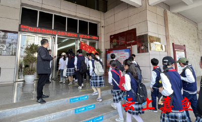 【文明嘉鱼】县实验中学开展学雷锋志愿服务教育实践活动