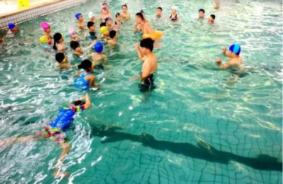 福利来了，嘉鱼这三家游泳馆暑假面向青少年限时免费开放！