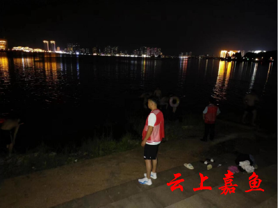 鱼岳镇三湖社区：防溺水夜巡不放松