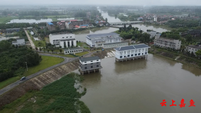 我县沿江各泵站开足马力抢排渍水