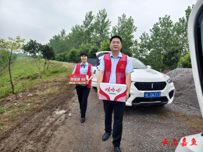 鱼岳镇东街社区新时代文明实践站开展慰问防汛一线人员活动