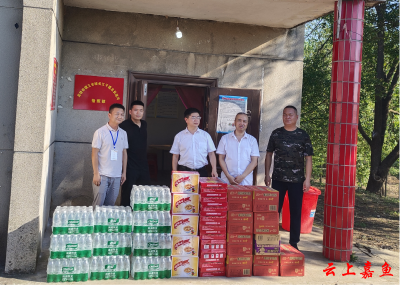 湖北金盛兰冶金科技有限公司到高铁岭镇防汛指挥部开展慰问捐赠活动