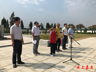 咸宁市关工委赴簰洲湾九八抗洪烈士陵园举行党史国史教育基地挂牌仪式