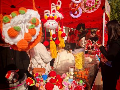 四邑村“春节村晚”文化大集：村民逛吃乐开怀