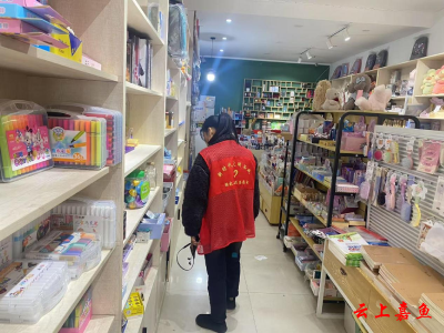 鱼岳镇梁家山社区开展“扫黄打非·开学季”排查活动
