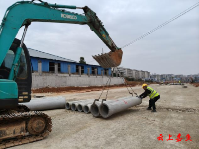 【聚力建支点 夺取开门红】嘉鱼县樱花南路商业综合体项目建设正酣