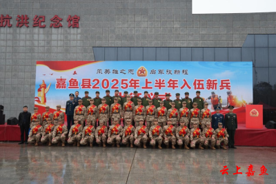 “承英雄之志，启军旅新程”——家乡父老冒雨相送，新兵雨中踏出铿锵誓言