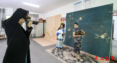 嘉鱼：用镜头定格旗袍雅韵和女性魅力