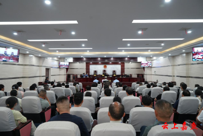 嘉鱼：庭审旁听敲警钟警示教育入人心