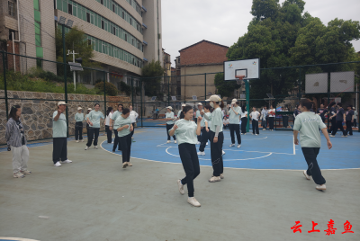 鱼岳镇东街社区：趣味运动会演绎社区治理新温度