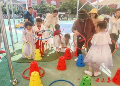 嘉鱼县实验幼儿园开展端午六一双节汉服游园活动