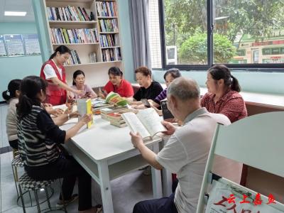 嘉鱼县民政局“银龄书香·智享阅读”活动暖心启幕