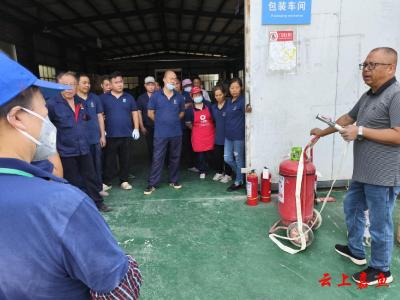 新街镇组织开展“安全生产月”宣传活动