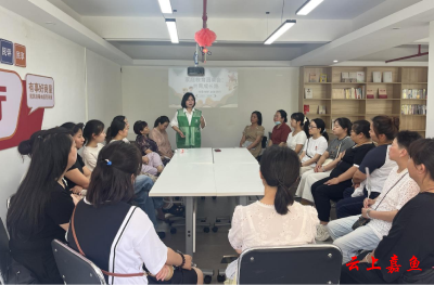 嘉鱼县举办“家庭教育圆桌会：共育成长路”活动