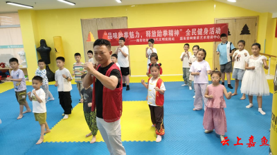 鱼岳镇南街社区开展全民健身活动