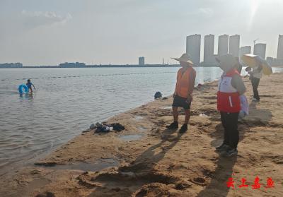 咸宁嘉鱼：“志愿红”筑牢防溺水“安全堤”