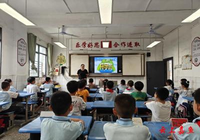 嘉鱼县实验小学东街校区开展“开学第一课”教育活动