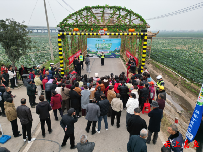 “文明交通 礼行天下”交通安全宣传活动走进潘家湾镇四邑村