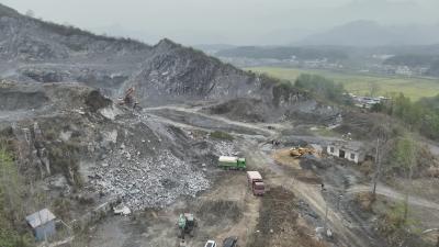 修复“生态伤疤”  让废弃矿山“披绿生金”