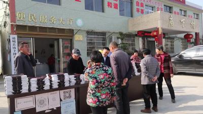 视频-【千名干部进百村入万户】“福像”送到村 老人好开心 