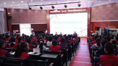 视频-通城县人民医院“白大褂”宣讲团走进隽水小学 