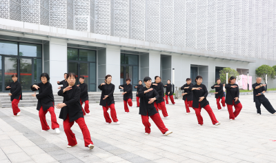 通城县太极拳协会开展世界太极月表演活动
