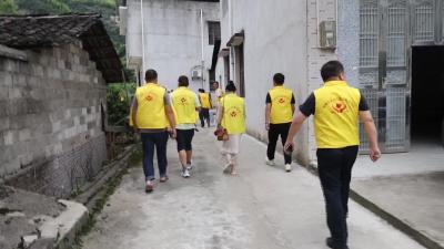 视频-通城县爱心天使志愿者协会走访慰问百岁老人 