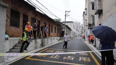 视频-通城县依法拆除县老中医院危旧房屋 