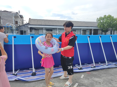 通城县塘湖镇：启用公益游泳池   护航学生暑假安全