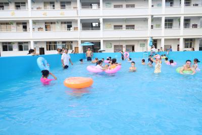 通城10所学校搭建免费游泳池 让孩子们实现“戏水自由”