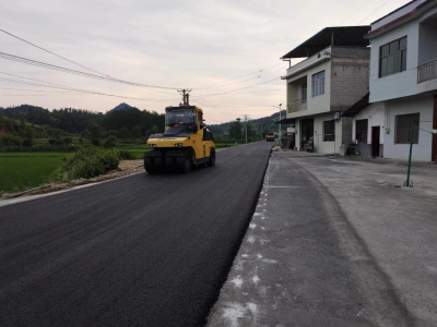 五里镇尖山村：干群合力修建农特外销致富路