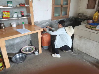通城县四庄乡向家村：开展夏季燃气安全排查