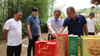 朱庆刚来通城调研竹酒产业发展情况