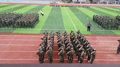 通城三中：保持军训的硬作风好习惯 投身于今后的学习生活之中