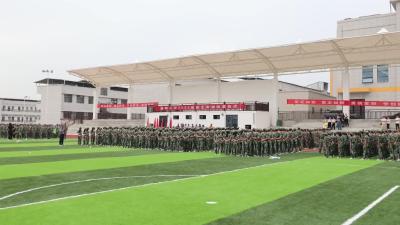 视频-通城三中：保持军训的硬作风好习惯 投身于今后的学习生活之中 