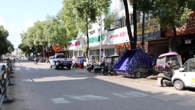 视频-用文明擦亮城市底色：通城县城管执法局开展洁城活动 