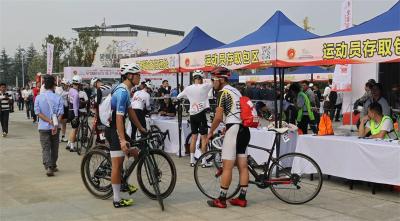 【聚焦黄袍山自行车赛】通城：500余名志愿者服务黄袍山自行车赛