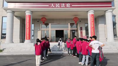 视频-旁听庭审 模拟法庭 互动问答 通城县南门中学这堂普法教育课很“吸睛” 