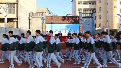 通城县隽水初中第十四届师生运动会拉开帷幕