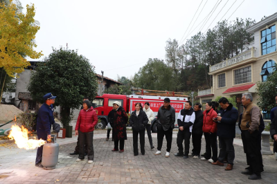 通城县消防救援大队深入农村开展冬季防火宣传