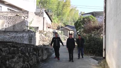 视频-通城：举报人将安全生产奖励金捐给困难群众 