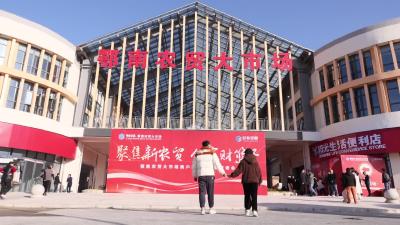 视频-鄂南农贸大市场举行商户签约仪式 