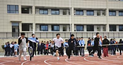 通城县第三高级中学举行首届田径运动会暨校园开放周活动