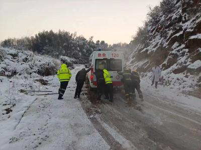 “白雪”披银装，“警”色暖人心！通城公安暖心警事持续“派送”