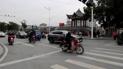 视频-【春节我在岗】文明交通我先行 志愿者点亮城市秩序之美